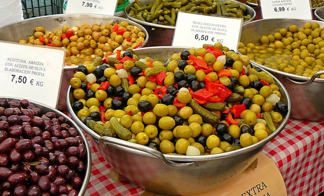 local-food-640x480-15123648.jpeg
