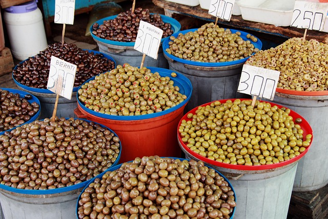local-food-640x480-18232522.jpeg