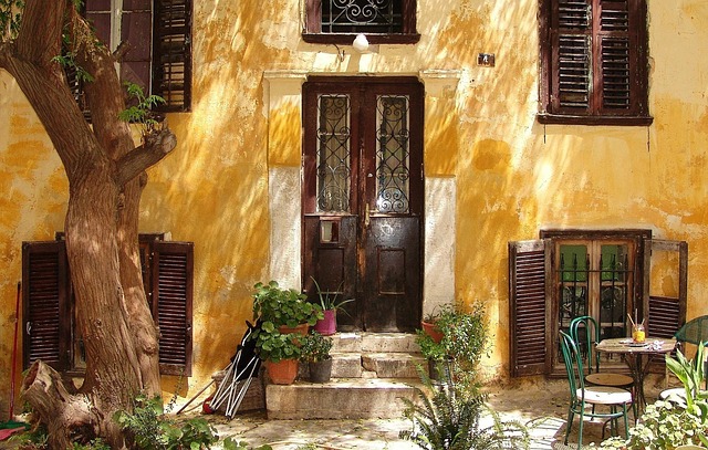 house-640x480-44136586.jpeg