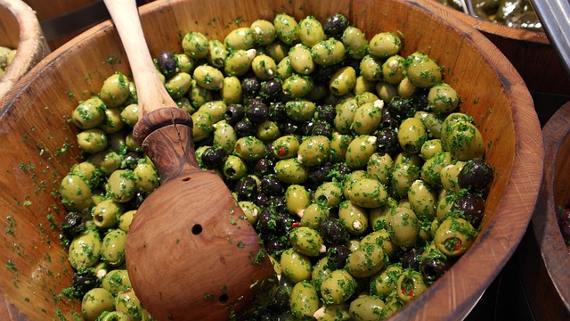 local-food-640x480-35837675.jpeg