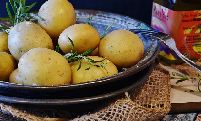 local-food-640x480-18667910.jpeg