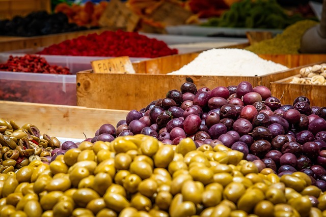 local-food-640x480-26430180.jpeg