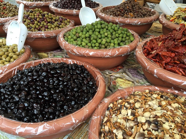 local-food-640x480-29425213.jpeg